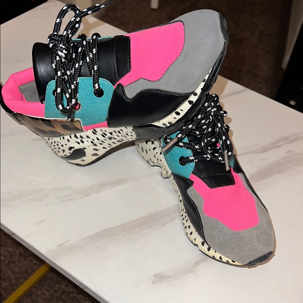 Stylish Women's Sneakers in Pink and Black